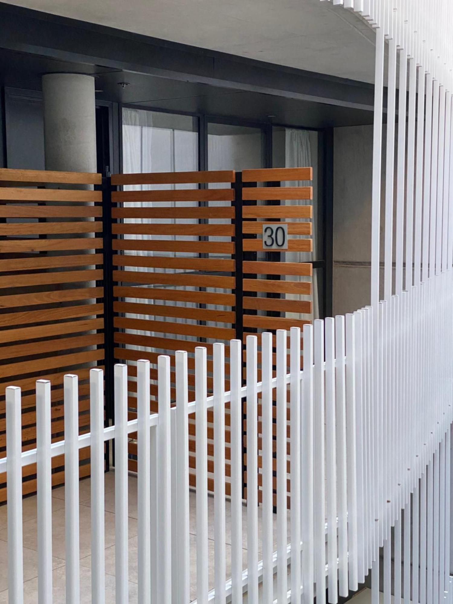 The Gallery Luxe 1 Bedroom Executive Apartment In The Heart Of Braddon Wine Secure Parking Wifi Camberra Exterior foto